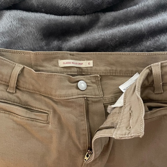 Levi’s classic wide leg crop jeans size 6 khaki color - Picture 5 of 6